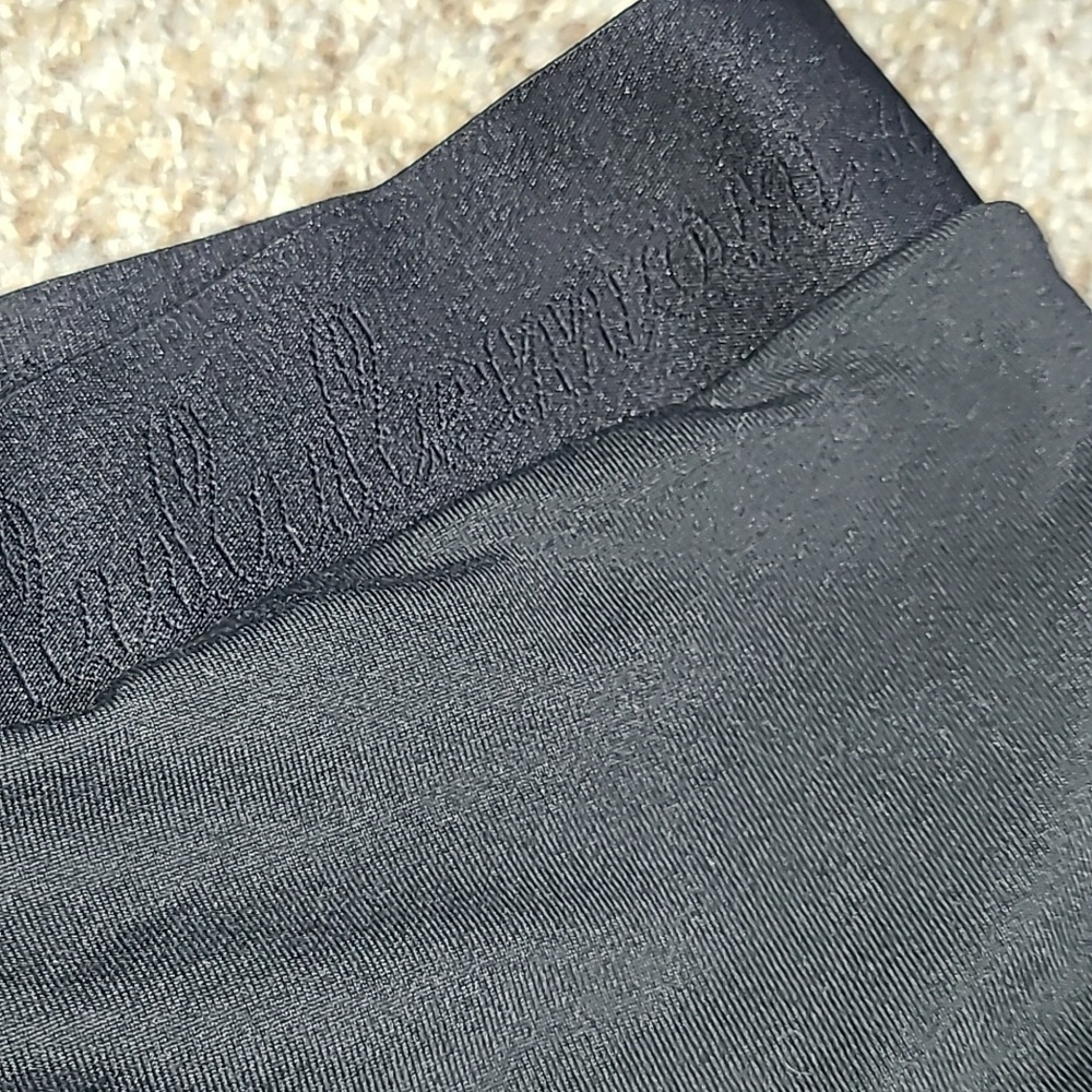 Lululemon Athletica Crop Leggins with Skirt Overlay - Picture 3 of 8